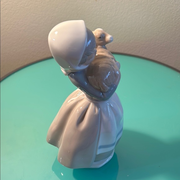 Nao by Lladro figurine of Girl with Lamb - Picture 4 of 5
